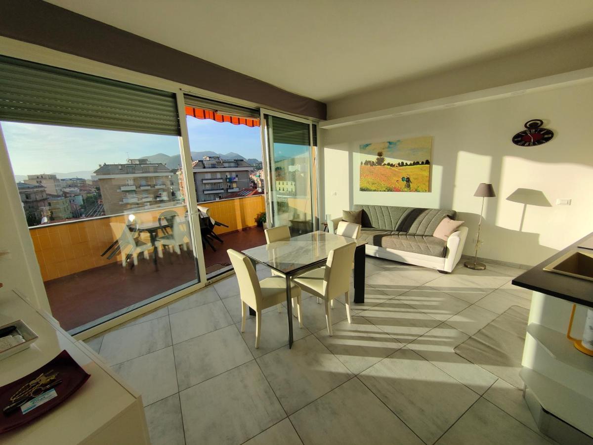 Elenaesimone Apartment ลาวาญา ภายนอก รูปภาพ