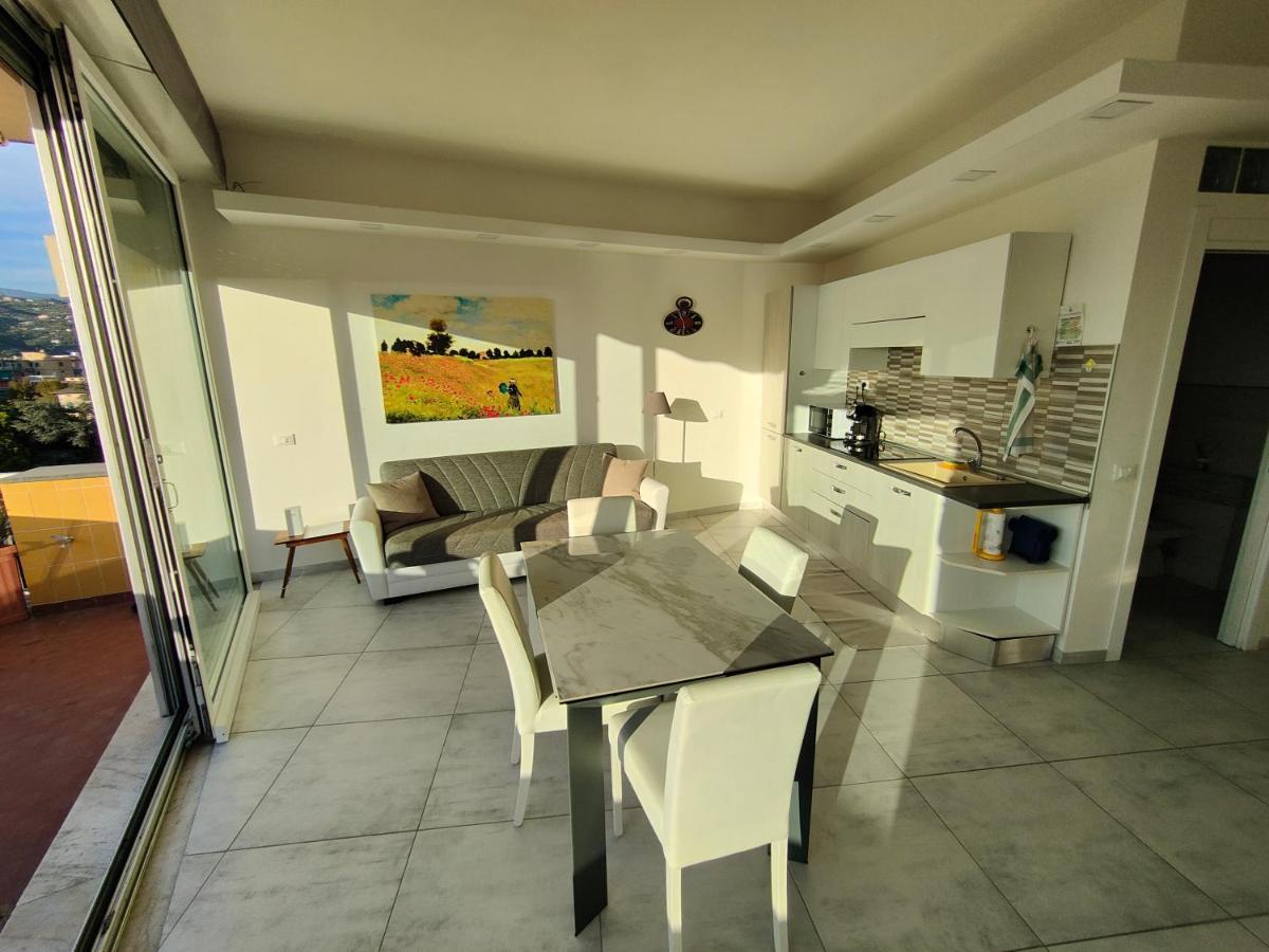 Elenaesimone Apartment ลาวาญา ภายนอก รูปภาพ