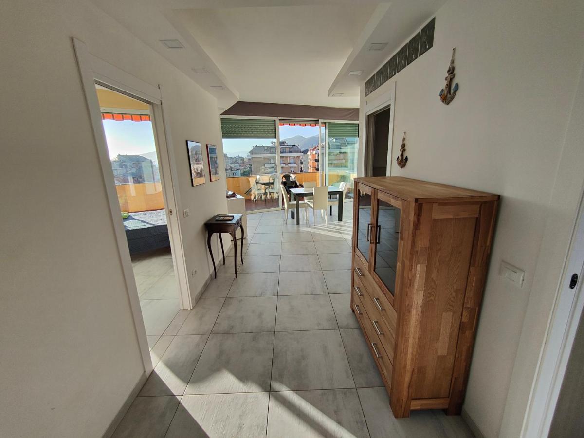 Elenaesimone Apartment ลาวาญา ภายนอก รูปภาพ